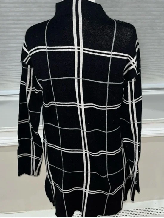 Ellen Tracy Black & White Windowpane Turtleneck Sweater - Picture 3 of 3